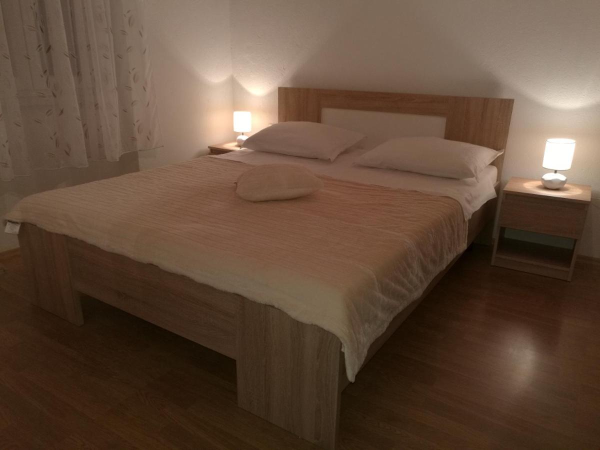 Appartamento Apartman Antonio Komiža Esterno foto